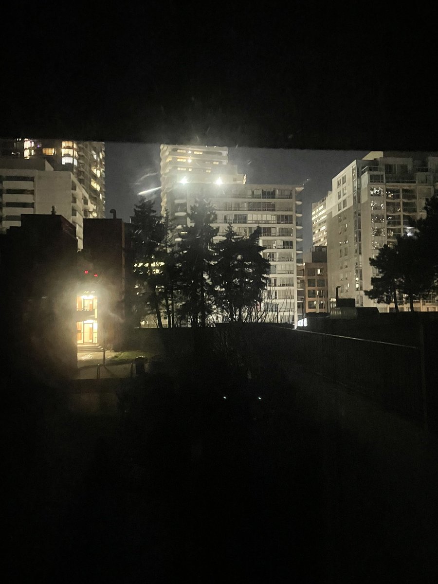 lhuoliver's tweet image. What’s going on ? #PowerOutageUpdate