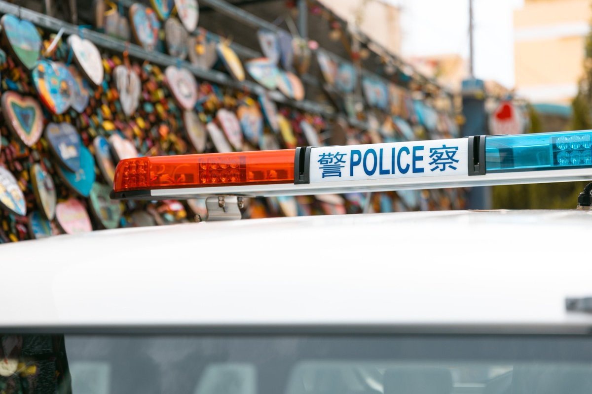 hkpoliceforce's tweet image. #HKPFootprint🚓|#LoveIsInTheAir of📍#CheungChau, giving us warm fuzzies as we patrolled along walls adorned with multihued jangling #LoveLocks💕🔒—mementos immortalising the precious bonds between all matches made in heaven. May lovebirds everywhere have a #HappyValentinesDay👼🏻💘