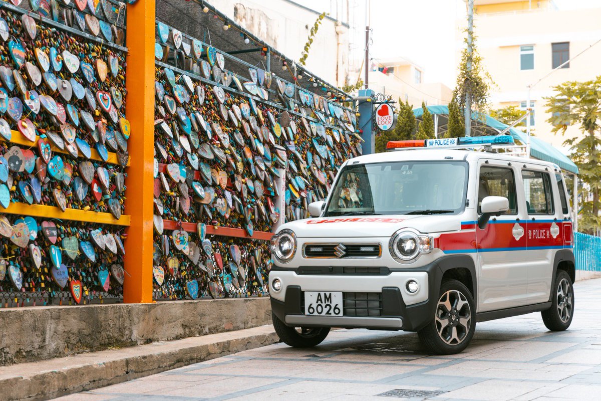 hkpoliceforce's tweet image. #HKPFootprint🚓|#LoveIsInTheAir of📍#CheungChau, giving us warm fuzzies as we patrolled along walls adorned with multihued jangling #LoveLocks💕🔒—mementos immortalising the precious bonds between all matches made in heaven. May lovebirds everywhere have a #HappyValentinesDay👼🏻💘