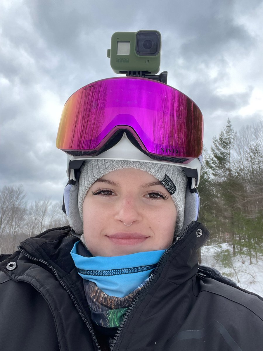 Did my first blue trail 💙🥳🌨️  #NewHampshire #skiing #winterfun #mountains #cute #boston #red #fyp #naturelovers #explore #EastCoast #February #whitemountains