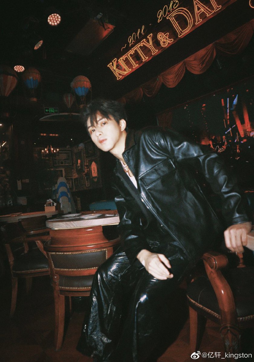 [230213]
Yixuan weibo update.

"love loading.... #2023SayLove#"

Happy Valentine's Day, long time no see 💖

#YIXUAN #亿轩 #KINGSTON