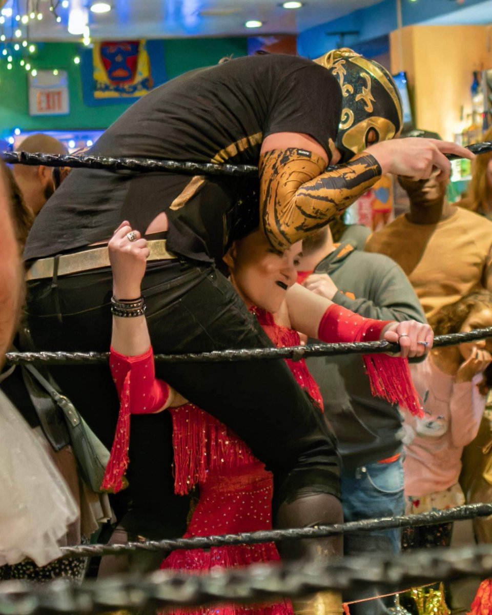 SondraRuthITR's tweet photo. Wrestling brings friends closer together. ✨

My favorite spot from Friday night's Elote show! 💖😂 #Luchatines https://t.co/aZzmxDYC8g