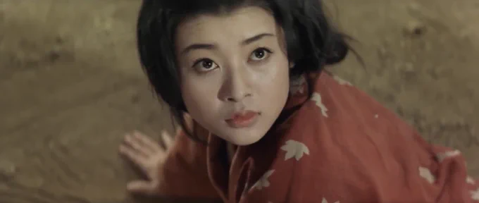 高田美和がまた美しいんだ。彼女が目に涙をため、この目でお願いすれば立ち上がり歩き出し悪者を踏み潰してくれる荒神さまの気持ちもよくわかる。(右二枚は大魔神より) 