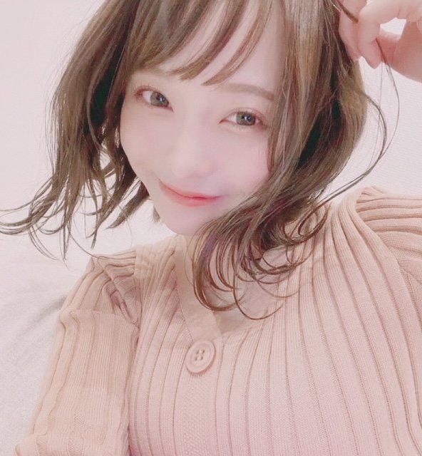 髪の毛を染めました
めっちゃ暗くしました﫶
似合いますか？