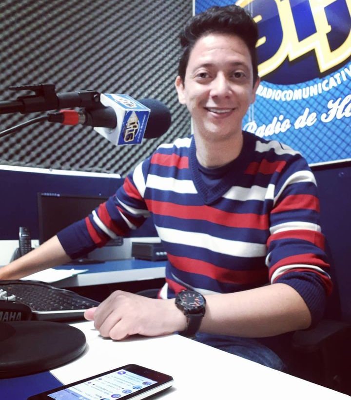 edergomesofc's tweet photo. Dia mundial do rádio! Seja como apresentador, entrevistado ou como ouvinte, eu amo esse veículo de comunicação. É simples, rápido, companheiro e mágico! #DiaMundialDoRadio #radio https://t.co/tBns7ggGLD