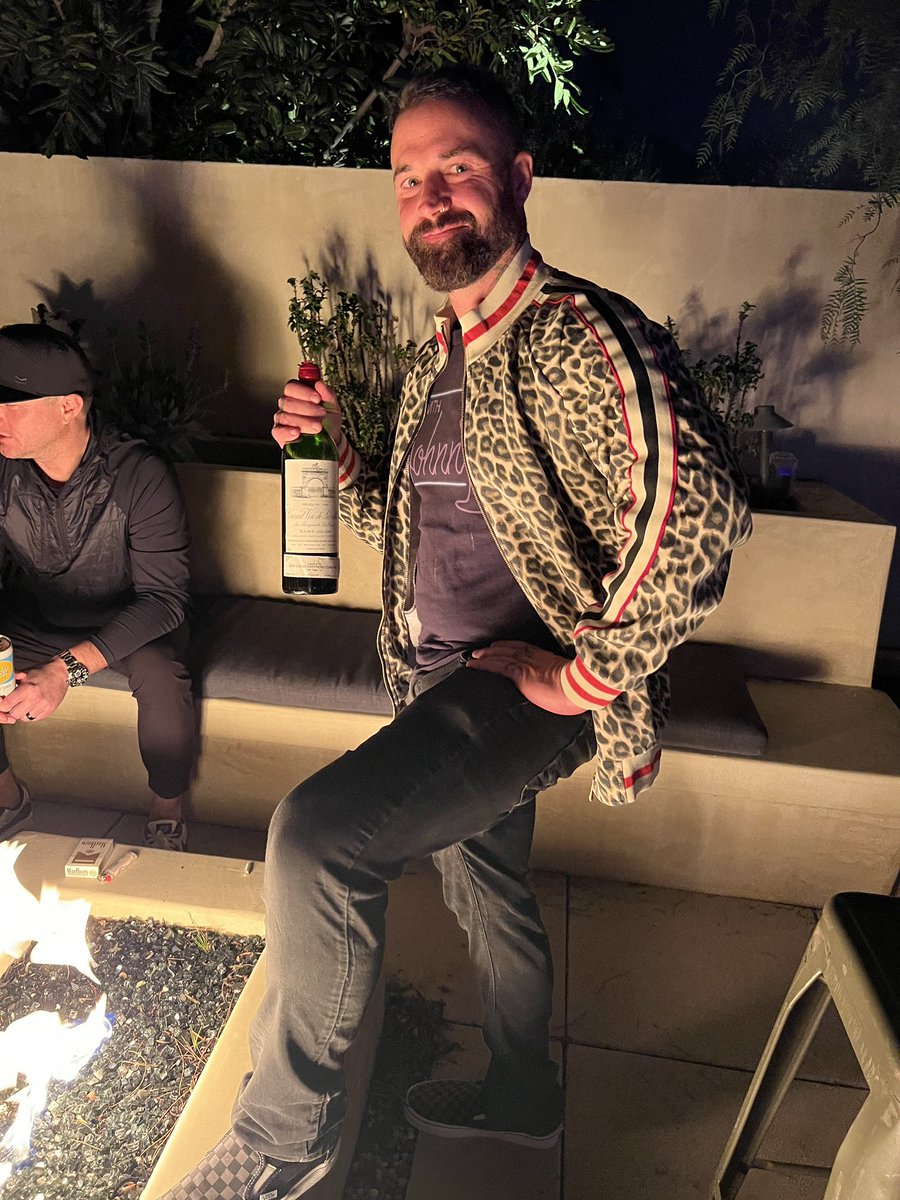 Don’t let this man into your home

That’s a 1986 Grand Vin de Leoville he stole from my fridge and drank right in front of me

Was too shocked to take a swing