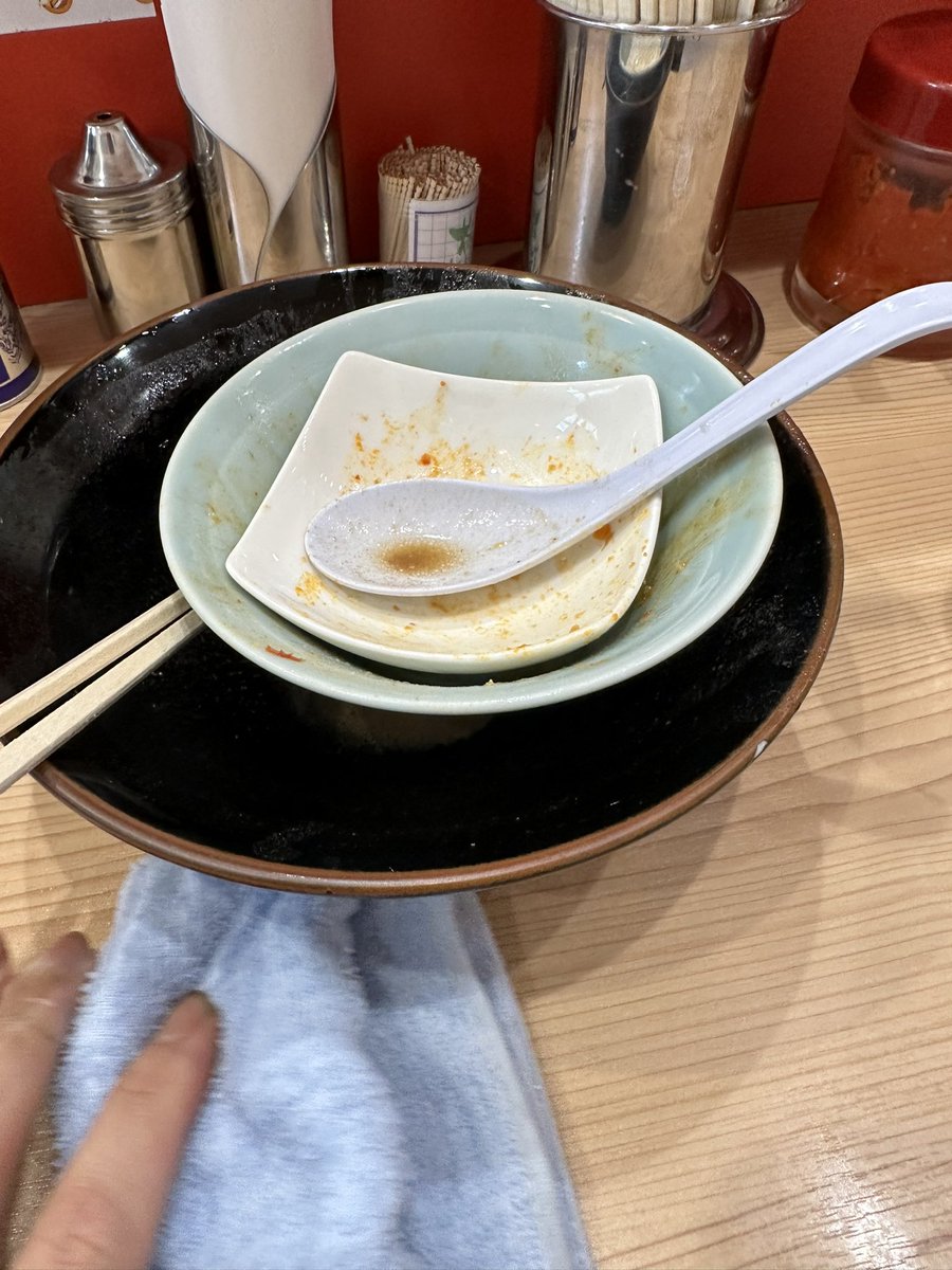 0131Perpetual's tweet photo. @otokomuro_ikuma 
@2019_bu_kiwami 
@musashiyadesu 
2/14 11時
本当に美味しい…！
武の極みイケメンお兄さんのスープも好きだけど、今日は漢🔥
朝から最高のラーメン
成増から引っ越して武蔵家行けなくなっちゃったけど、僕はまたここで10キロ太るんだな
最高の一杯でした！もう動けない☺️ https://t.co/1KR55Yqckm