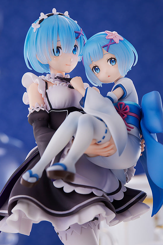 Rem cradles her younger self in this original figure design by S-FIRE! Be sure to add this lovely 1/7 scale figure to your collection if you're a fan of Rem! 💙 GET: got.cr/remchildhood-tw