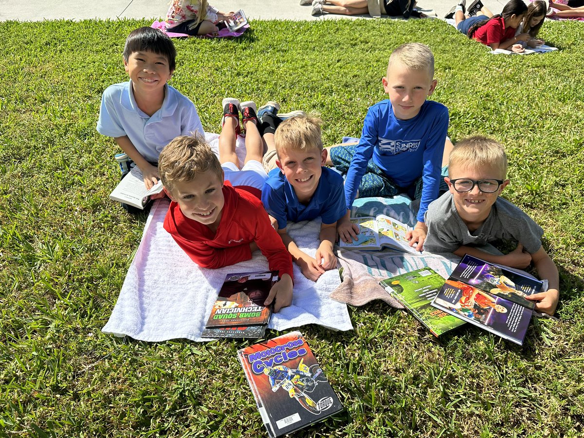 Thank you Chief Frazzano for reading to our 2nd and 3rd graders! <a href="/TommieBarfield/">Tommie Barfield</a> <a href="/MarcoIslandPD/">Marco Island Police Department</a>