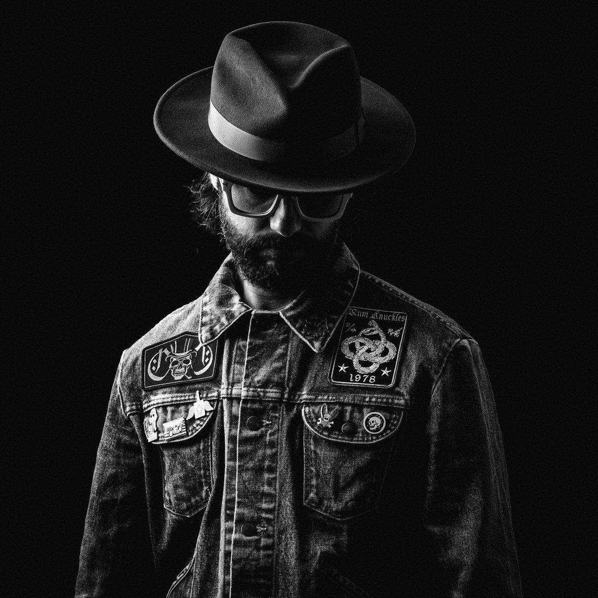 MoonManPR1's tweet photo. If you need a bit of indie rock with a dash of Americana (and some top notch songwriting) in your life, you cannot go past the debut album 'In Another Life' by the super talented @shadow_bones20 

https://t.co/bjZaryOhIJ

@Blackhamimages 

#shadowbones #indierock #Americana #UK https://t.co/xagnhLGeBy