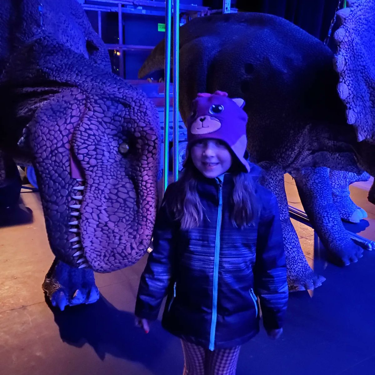 KatieRyanReport's tweet photo. Thank you for bringing dinosaurs to the stage @VicJubaTheatre! Miss O sure enjoyed the show. #yll https://t.co/MkrQUdQF3F