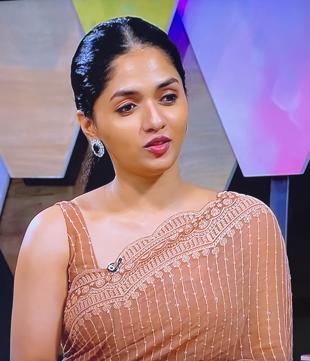 djs_woe's tweet photo. Beautiful #vanakkamtamizha #suntv #Sunaina @TheSunainaa #beautiful #beautifulgirl #indian #beauty https://t.co/CGW5MrYFJy