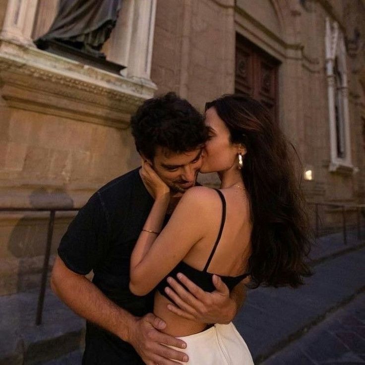 icocovalen's tweet photo. feliz san valentin a la mujer que me tiene loco desde el segundo que mis ojos la notaron y quedé completamente enamorada 💌 https://t.co/m5PUpIl2xK