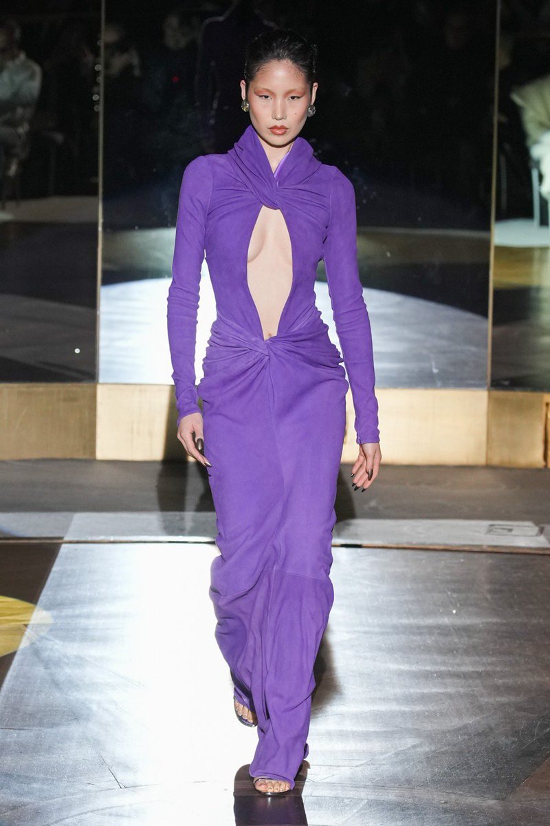 jacquemusx's tweet photo. LaQuan Smith FW23 https://t.co/bglIBzCgEV