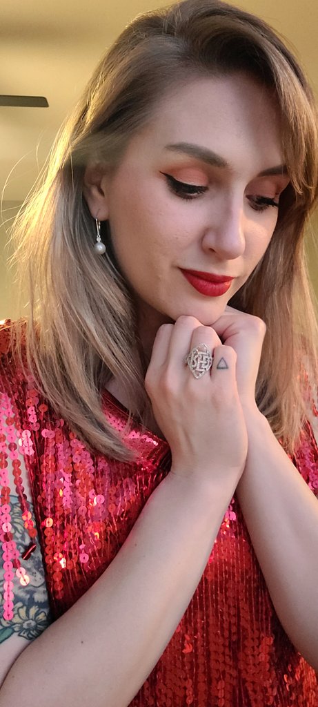 thirstykirstie5's tweet photo. Spinning like a girl in a brand new dress #TheErasTour #TaylorSwift     I'll see you night 1 in Glendale! #redgirls 
@taylorswift13 @taylornation13 https://t.co/lX4PW3y3vR