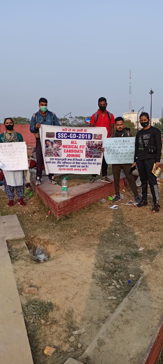 #SSCGD2018_Joining_Do
सुप्रीम कोर्ट को आदेश होने के बाद भी ssc GD ने कोई विवरण नहीं जारी किया तो आप समझ सकते हैं कि अब युवा किस पर भरोसा करें देश के हर एक नागरिक का एक भरोसा होता है सुप्रीम कोर्ट उसका भी अवहेलना किया जा रहा है इस जंगल राज्य सरकार में