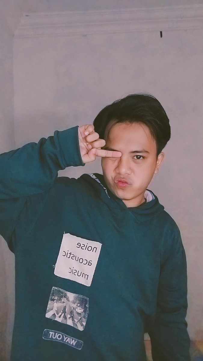 xxfebrii's tweet photo. Happy Valentine guys... https://t.co/XGtc5ynIEe