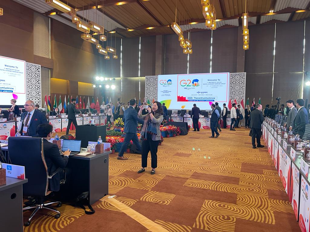 thecentrumlkn's tweet photo. The welcome carpet is laid to welcome the honorable G20 Guests on Day 2 of #G20 #thecentrumlucknow https://t.co/wmh9Yy0YEJ