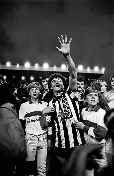 It’s that day of the year I allow myself to get all gushy about a certain someone who has brought so much joy to my life, someone who means the world to me...

HAPPY BIRTHDAY KEVIN! Love you! 72 today!

#Keegan #HeadOverHeels #KingKev #SpecialK #KK #NUFC 🖤🤍7️⃣2️⃣