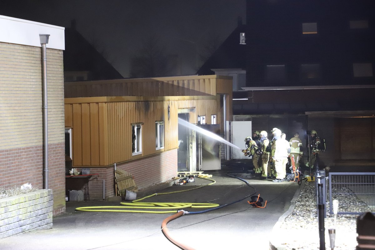 Nieuw bericht op Kampenlive.nl
Brandweer rukt uit voor nachtelijke brand aan Sint Nicolaasdijk - kampen-live.nl/2023/02/14/bra…