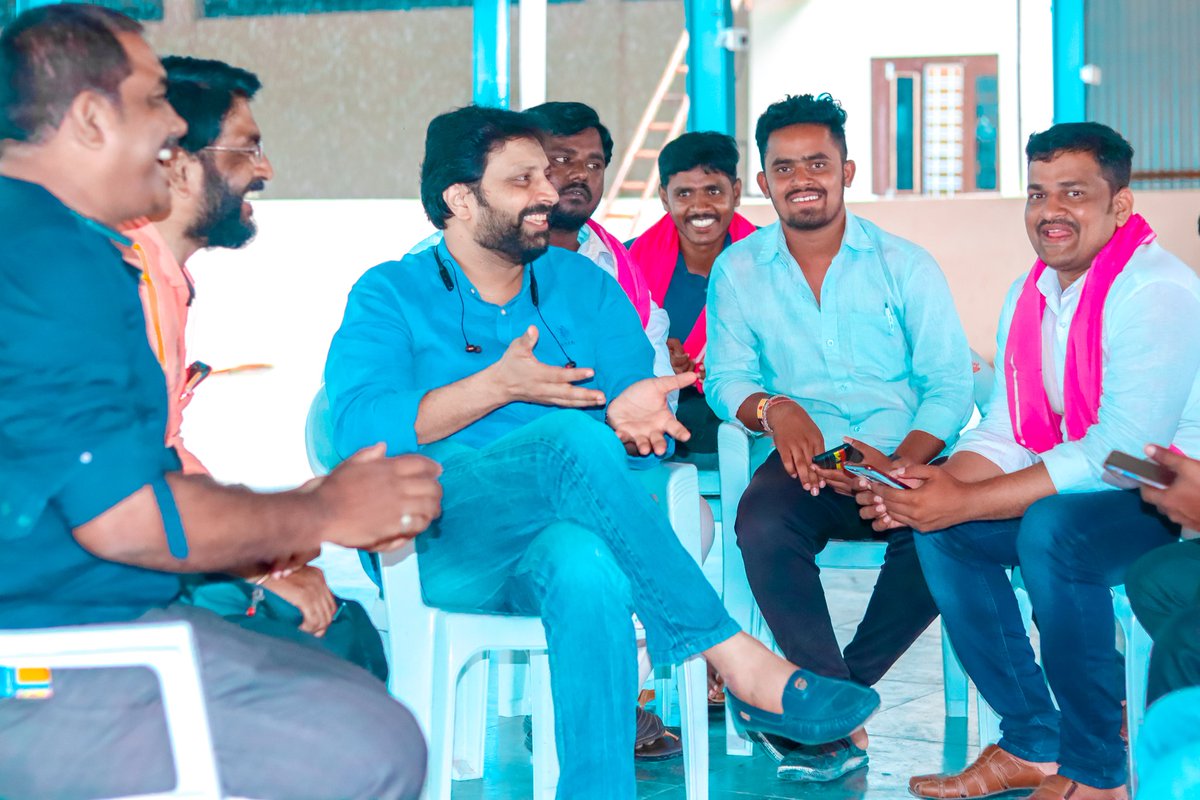 aditya_dictator's tweet photo. Wishing you a prosperous #HappyBirthday to you @BRSparty Social Media state convenor @dcstunner999 Anna ..

Memory from #MunugodeByPoll period.

#BRS
@KTRBRS https://t.co/23suKoWbp9