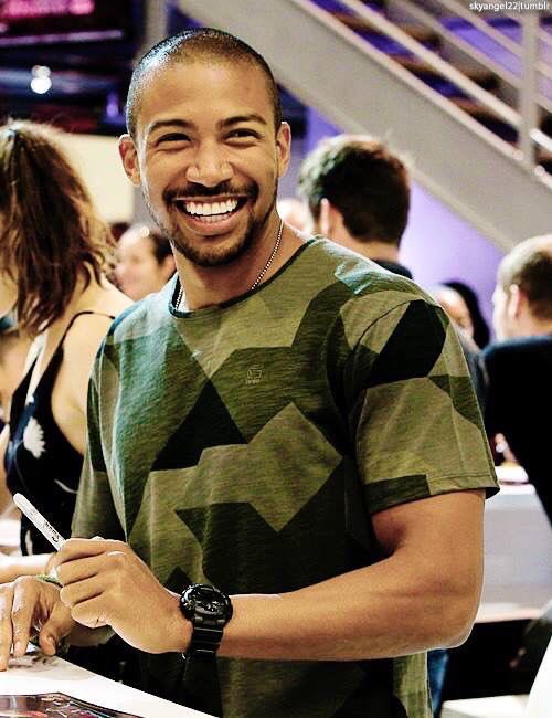 Today
My needs are simple
Hot coffee
A space
Where I can breathe
Freely
And you
Always more of you

#MCM @KingNewOrleans_ 💜