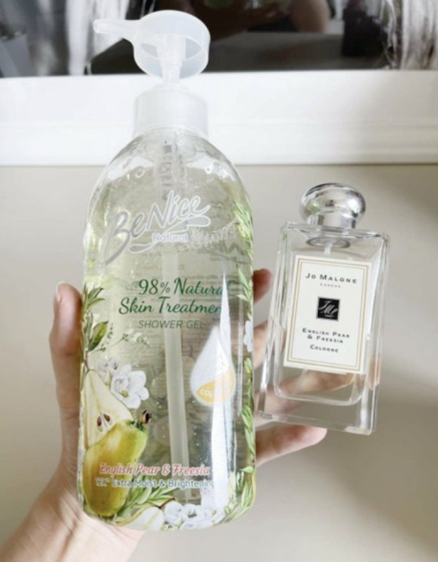hkxxkrjp's tweet photo. I don't know who need this but please try body wash ni pulak. Sumpah wangi gilaa! Bau sebijik body wash Joe Malone🫶 https://t.co/lXNaG9iGou