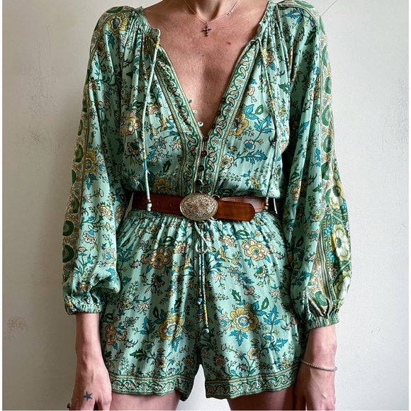 marissapockat's tweet photo. So good I had to share! Check out all the items I'm loving on @Poshmarkapp from @julienicoleshoo #poshmark #fashion #style #shopmycloset #spell: https://t.co/jjLAmggt7H https://t.co/KZKU1O4SOJ