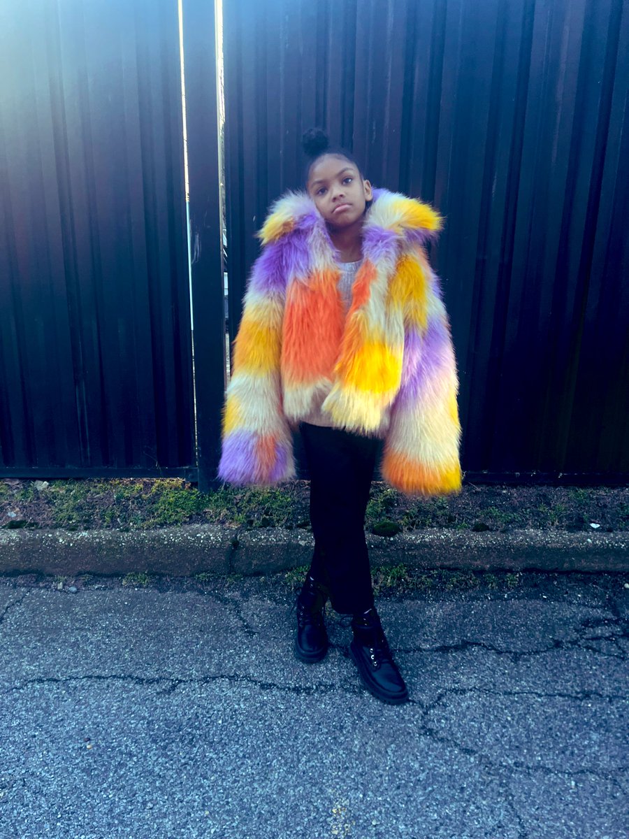 TSH: Can we just bow to the coat please?!!!! #hmkids #hm #StreetStyle #pictureday #zarakids #fauxfur #thestylishhuman