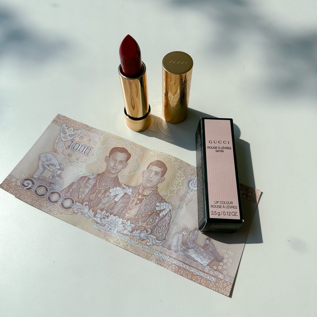 แจกค้าบบ วาเลนไทน์นี้ใครเหงาๆยังไม่ได้ดอกไม้ มาเลยย เค้าแจกลิป gucci สีแดง กับเงินอีก 1,000.- ให้น้า 

❤️ รี ฟอล
❤️ ประกาศคืนนี้เลย