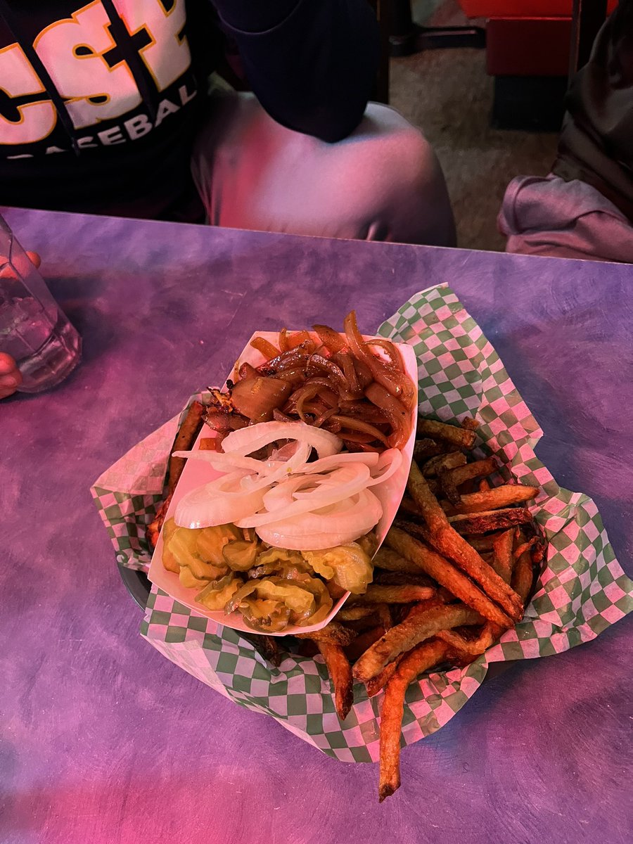 Food Review: The Nook (St.Paul MN) Monday night special $2 burger night.
Burgers were great along with great service and atmosphere. 9.4/10 <a href="/TheNOOK_RanHam/">The Nook & RanHam</a>