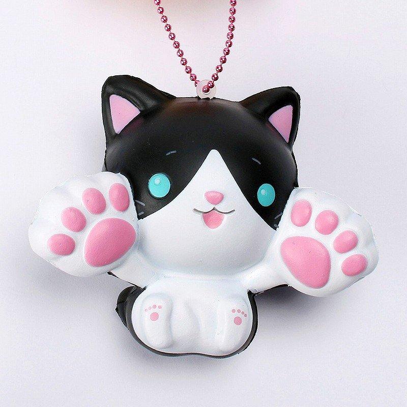 aluz0001's tweet photo. 2/22は『猫の日』📣

「やわらかネコちゃん」スクイーズの入ったセットが販売中です。牛乳ひたしパンは復刻版にはない厚みがやみつきになります😊
ぜひハチワレのかわいさをご堪能ください🐈✨

#スクイーズ #ネコの日 #猫の日 #ハチワレ #ブルーム #東京ベーカリー 
https://t.co/wdVagd5HlG https://t.co/OGZUQ3MZ5E