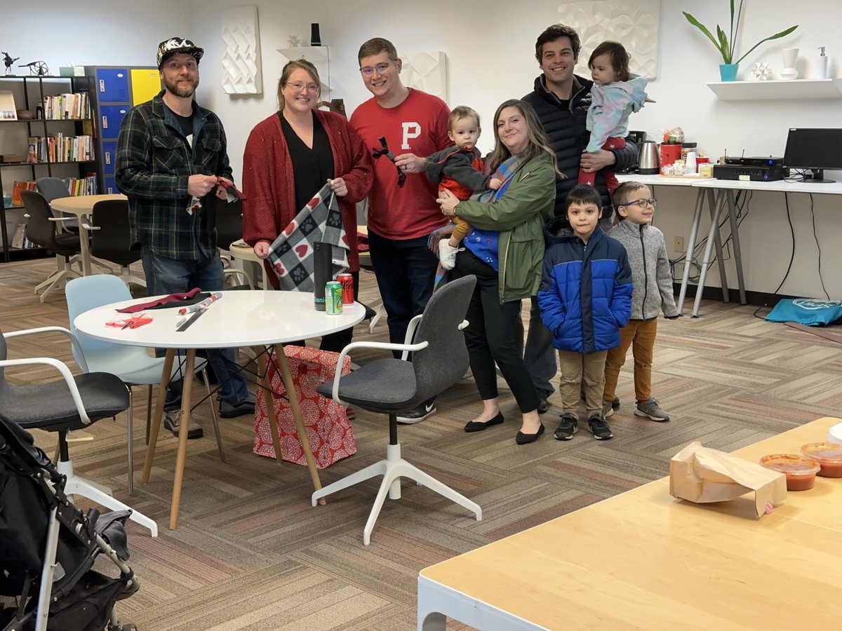 PNGRotary's tweet photo. Tonight we made 80 dog and cat toys to donate to the Oregon Humane Society! https://t.co/YFN0ANNG1m