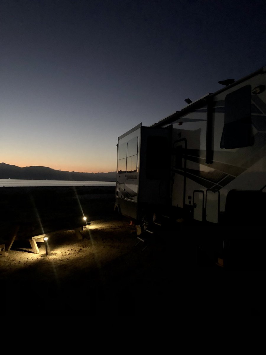 heyprettyface's tweet image. our set up as the sunsets at Salton Sea, CA 

#rvlife #fulltimerver #rvingwithkids #fulltimefamilies