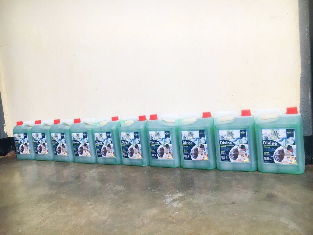BugembeNelson's tweet photo. Multipurpose Liquid Soap is here to ensure that you maintain a hygienic environment.

Purchase a jerrycan today by just inboxing @BugembeNelson or you can contact him on 0755396053 .

#MultipurposeLiquidSoap https://t.co/uBxkPazHjP
