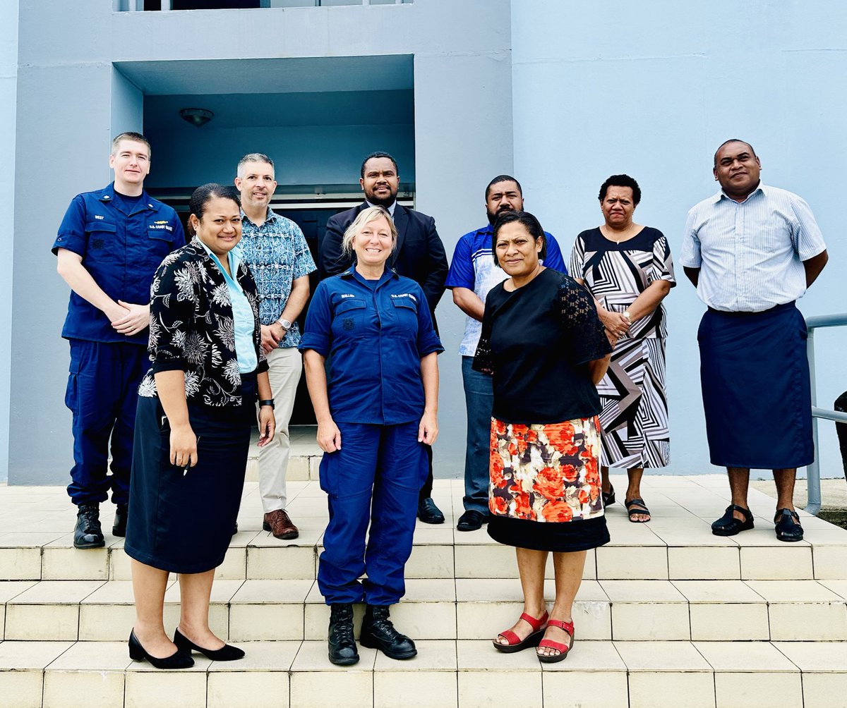 #ICYMI ⚓️ 𝙍𝙁𝙉𝙎 𝙎𝙖𝙫𝙚𝙣𝙖𝙘𝙖 medics undergo workup with @Australian_Navy STG in Cairns 🇦🇺 🤿 Navy dive team undergo workup training at 𝙍𝙁𝙉𝙎 𝙑𝙞𝙩𝙞 🆘 Navy Search & Rescue flight conduct search in Lau ⚓️ Legal & policy officers meet with 🇺🇸@USCG D14 officers