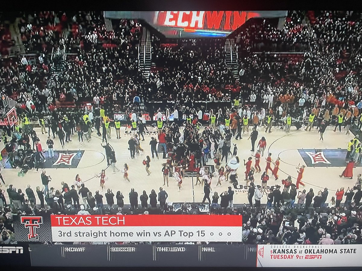 The most pathetic court storming I’ve ever seen.