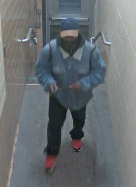 fastnewsnet's tweet photo. #BREAKING : Photo released of Michigan State University shooting suspect. Call 911 if seen. https://t.co/VV6cwZOXbG