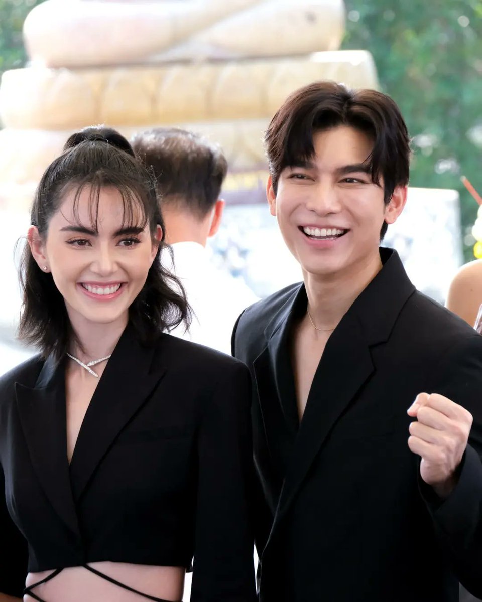 onlydavikah's tweet photo. ช่อง ONE31​ ถือฤกษ์​ดี บวงสรวงละครดราม่าฟอร์มยักษ์แห่งปี "รักร้าย" ซึ่งได้ "ใหม่-ดาวิกา, เจษ-เจษฎ์พิพัฒ และมิว-ศุภศิษฏ์" มารับบทนักแสดงนำ
Crd photo owner 🙏🏻
#บวงสรวงรักร้าย
#MewSuppasit #Davikah https://t.co/4wRdXNQi7R