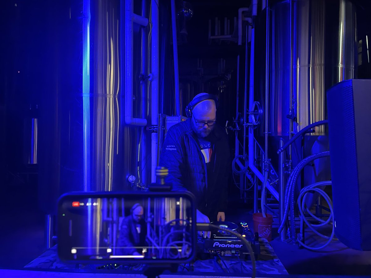 STEMIPDX's tweet photo. Brewery sessions like woah. @SubductionAudio #pdxdnb #dnb https://t.co/ColBHE0Psf