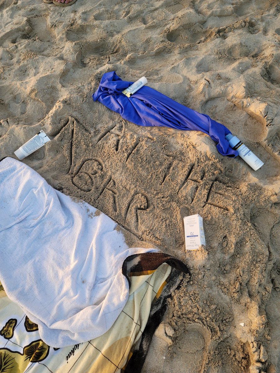 Beach bums need sunblock too! Don't you agree @Neutrogena
