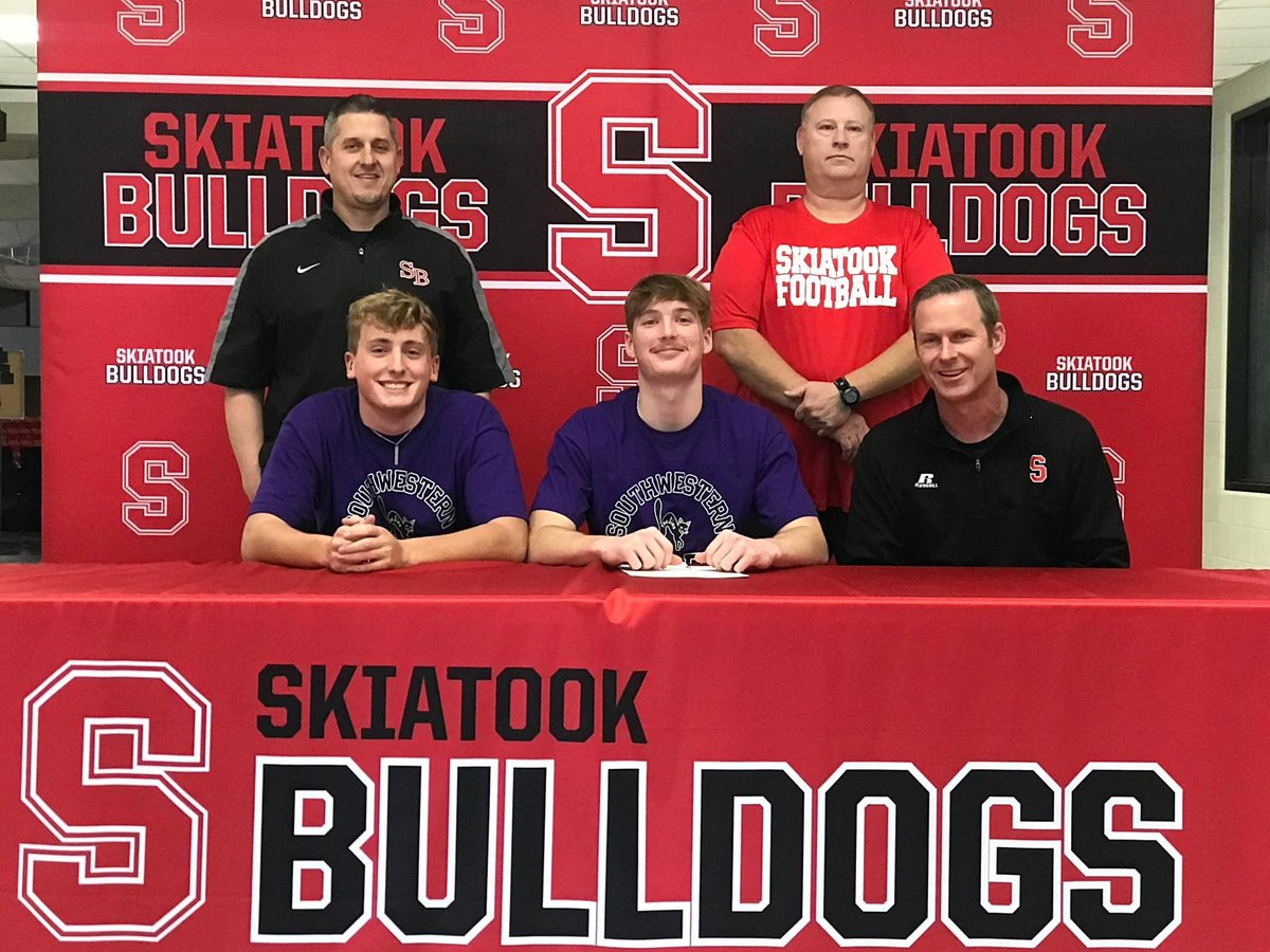 SkiatookFB's tweet photo. Big things happening @SkiatookFB and another signing day! Congratulations to @Jacewhite17 and @notalexmorgan19! Your hard work and commitment has paid off…on to the next level! #RecruitTheBullDogs #SkiatookStrong Thank you to @BuilderFootball https://t.co/lrZco11IQZ