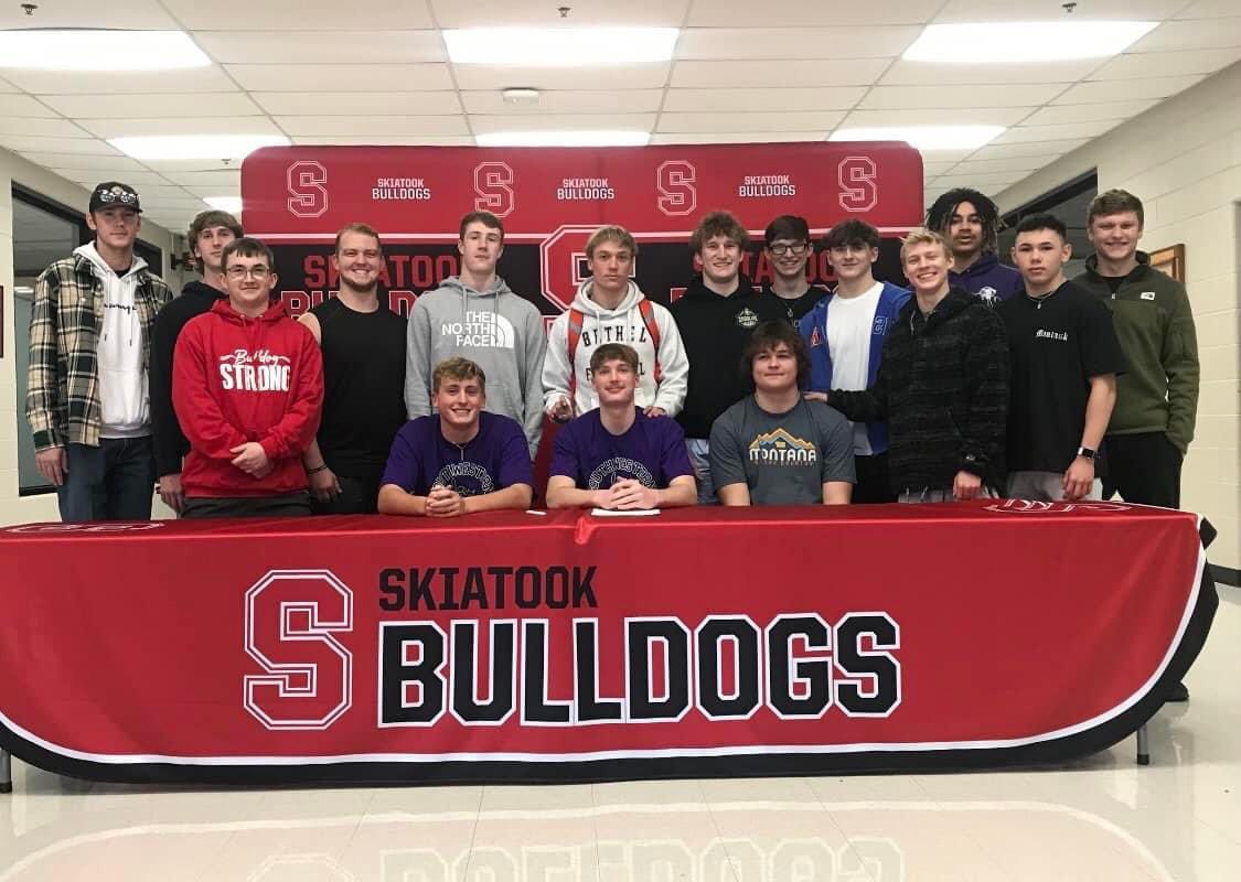 SkiatookFB's tweet photo. Big things happening @SkiatookFB and another signing day! Congratulations to @Jacewhite17 and @notalexmorgan19! Your hard work and commitment has paid off…on to the next level! #RecruitTheBullDogs #SkiatookStrong Thank you to @BuilderFootball https://t.co/lrZco11IQZ
