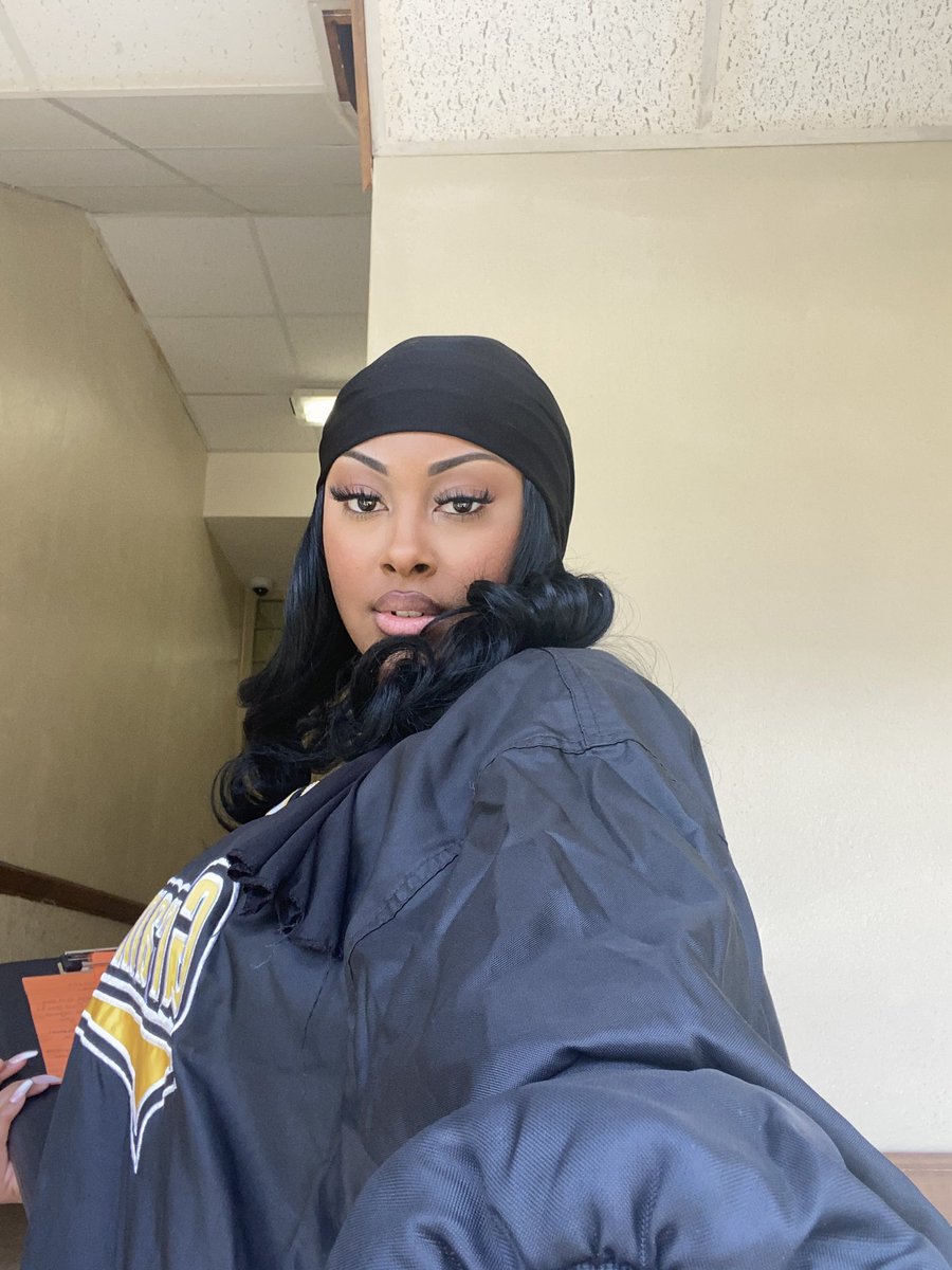 majestlee's tweet photo. “Hey Alexa, play “College Girl” by Travis Porter📚 https://t.co/JTVSvH7YlA