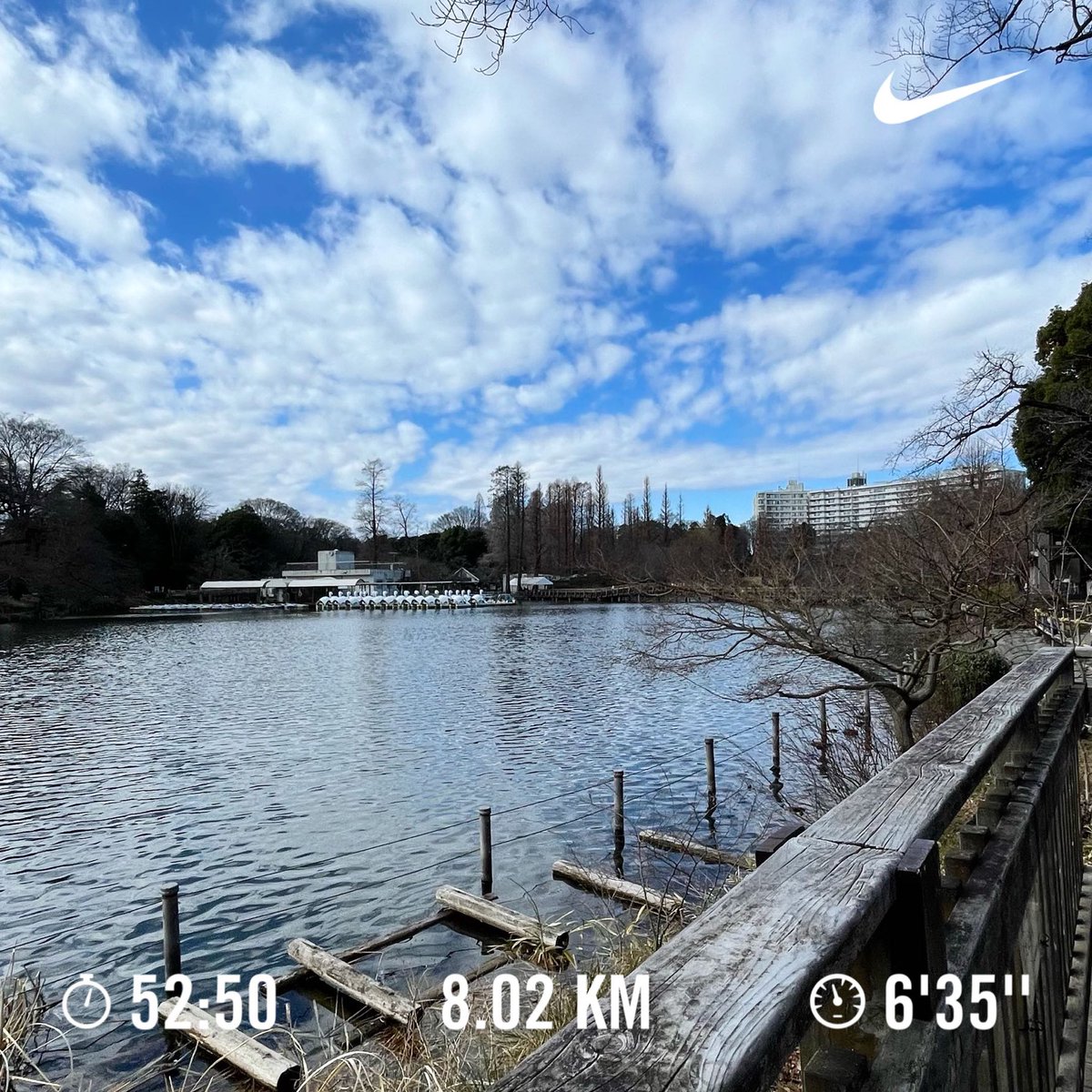 transista_jp's tweet photo. 雲の隙間、一瞬の青空。筋肉痛の身体をひきづってサクっと短め8kmRun。キックのジムは週3を目指したけど筋肉痛が激しくて週2回程度。この筋肉痛が治る頃には少しは身体も締まってくるかな。 #runslow https://t.co/86UAqUwH8c