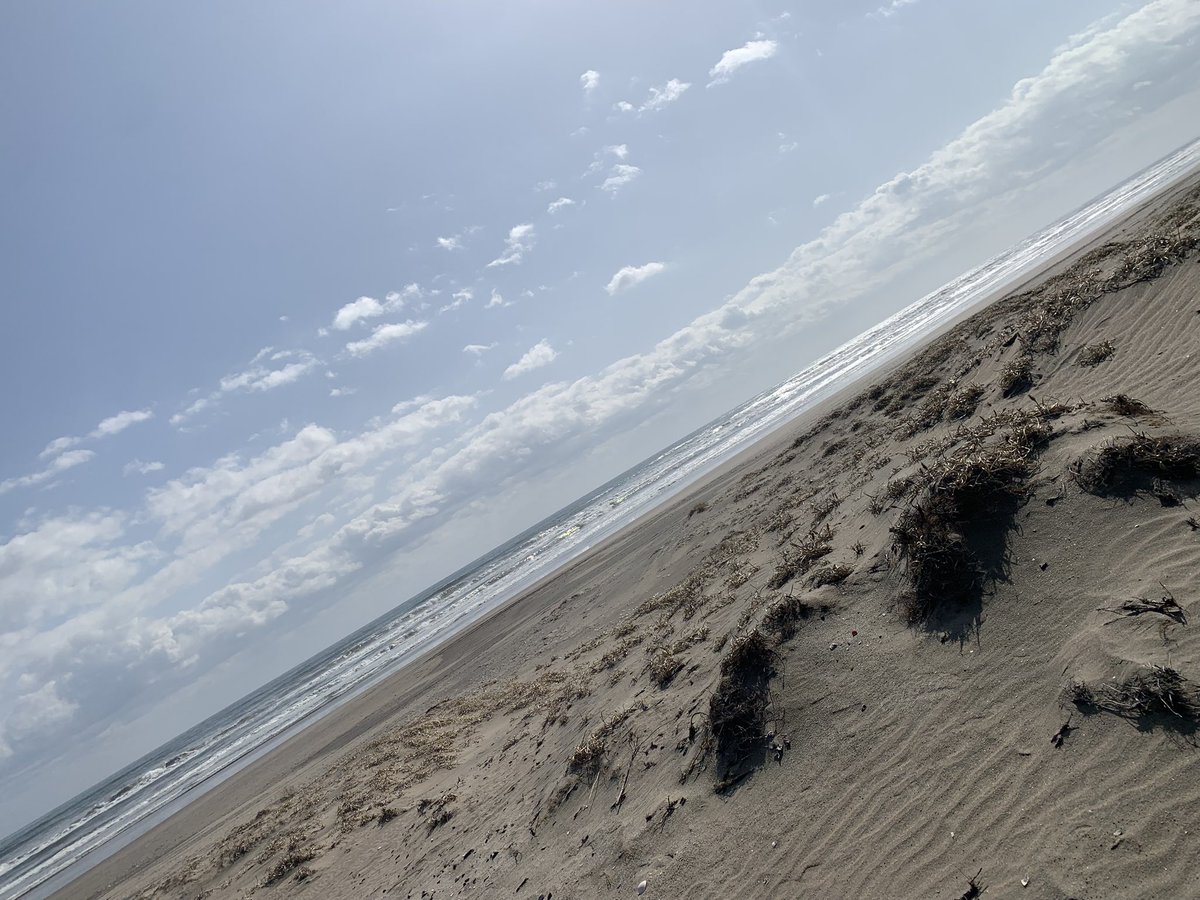 ＼おはよううう🌞／

先日行った海。ひろいなーとしみじみ。
人生色々だし、色々な人がいるからたのしい。悩んでることもちっぽけ。
時間がもったいないから行動しよう。

今日もスマイル全開でよろしくお願いします💛(^○^)

#おは戦50214fk 🔥
#おはよう戦隊くん