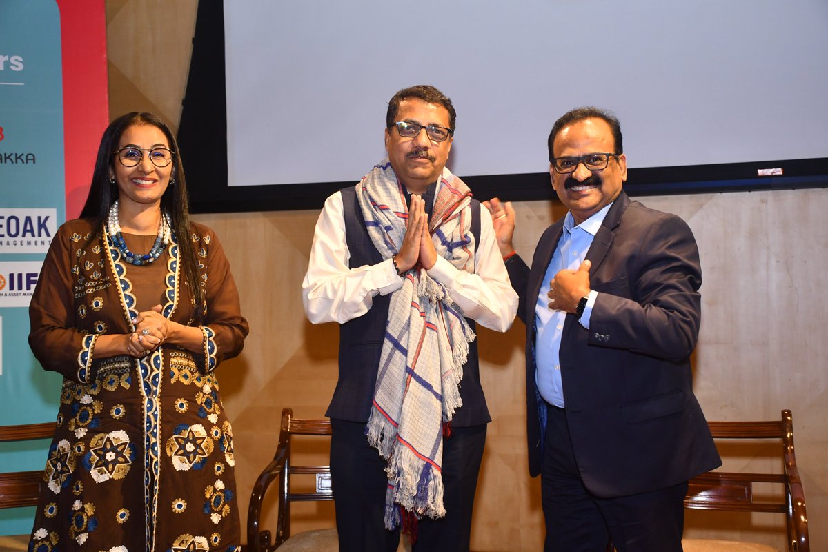 AlpaShah5678's tweet photo. It was our privilege to honour Vinayak Sapre at Empower Education Go Beyond to Grow Beyond #GBX2033 event in association with #PIFAA @ #NSE
He is a guide to me in all kind of matters in life. He has always shown a wise path in my journey as an author. https://t.co/A2wTzr37US
