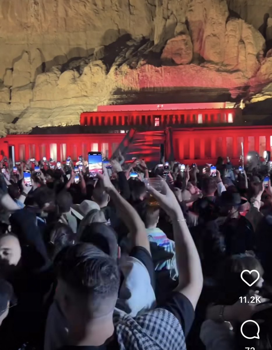 ErenyJoe_'s tweet image. الحفلة بتاعة الاقصر دي فكرتني بالميم دا فشخ