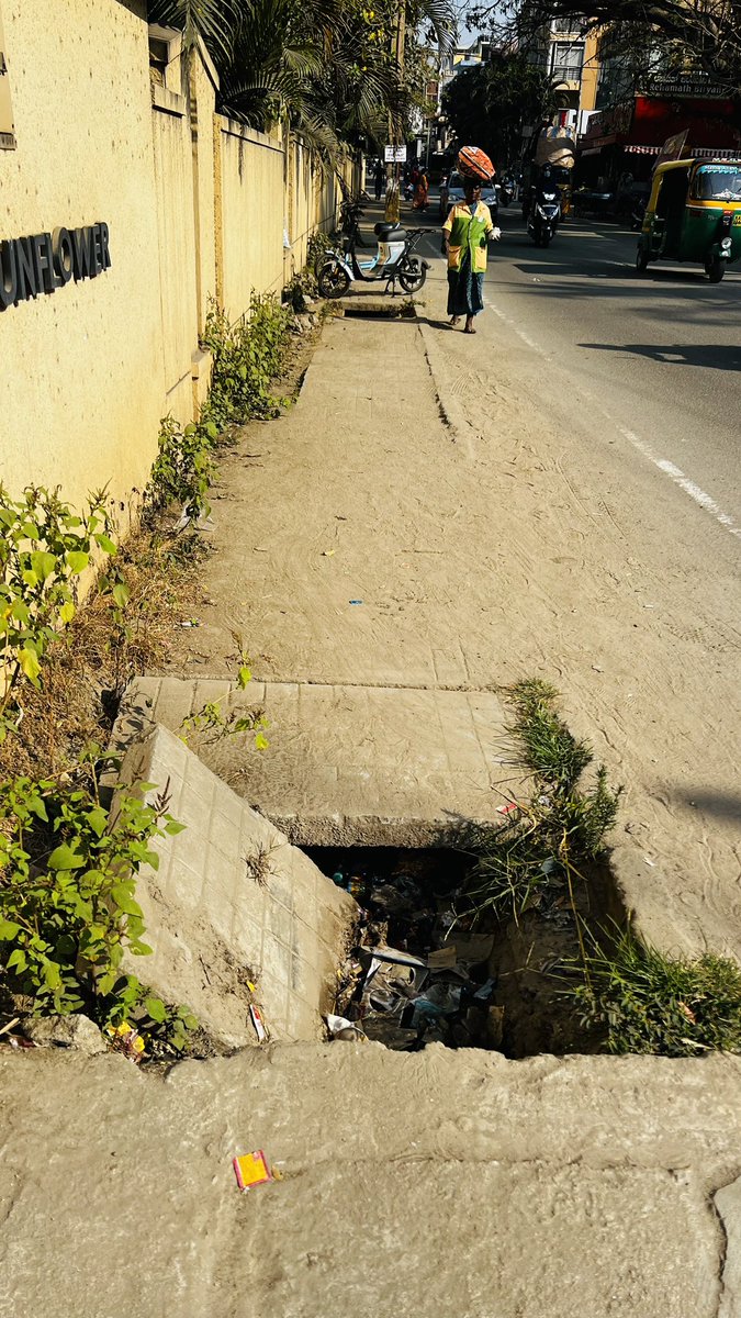 abbhargava10's tweet photo. @BBMPCares @BBMPCOMM the slabs over SWD on Basavanagara Main Road are broken and the next rains will lead to choked SWD and flooding again . Kindly help in preventing another flood situation in next rains https://t.co/L8rUjFkxx5