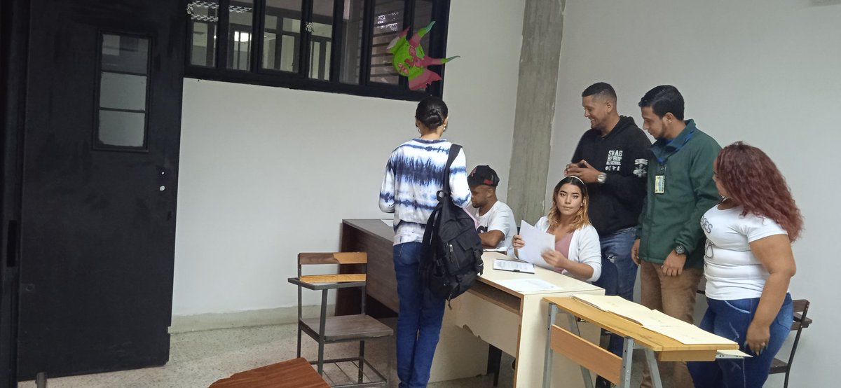 centro_face's tweet photo. Trabajando por Nuestros Estudiantes.! 
@faces
@UCarabobo https://t.co/c4DskARe4m